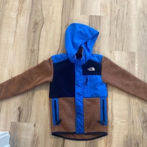 boys size 6 NORTH FACE fall jacket